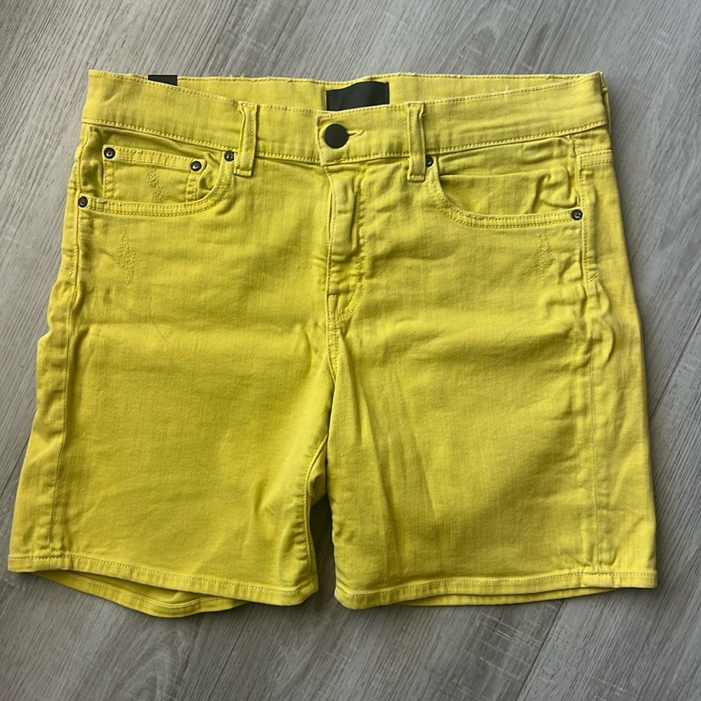 Vince Green shorts size 28